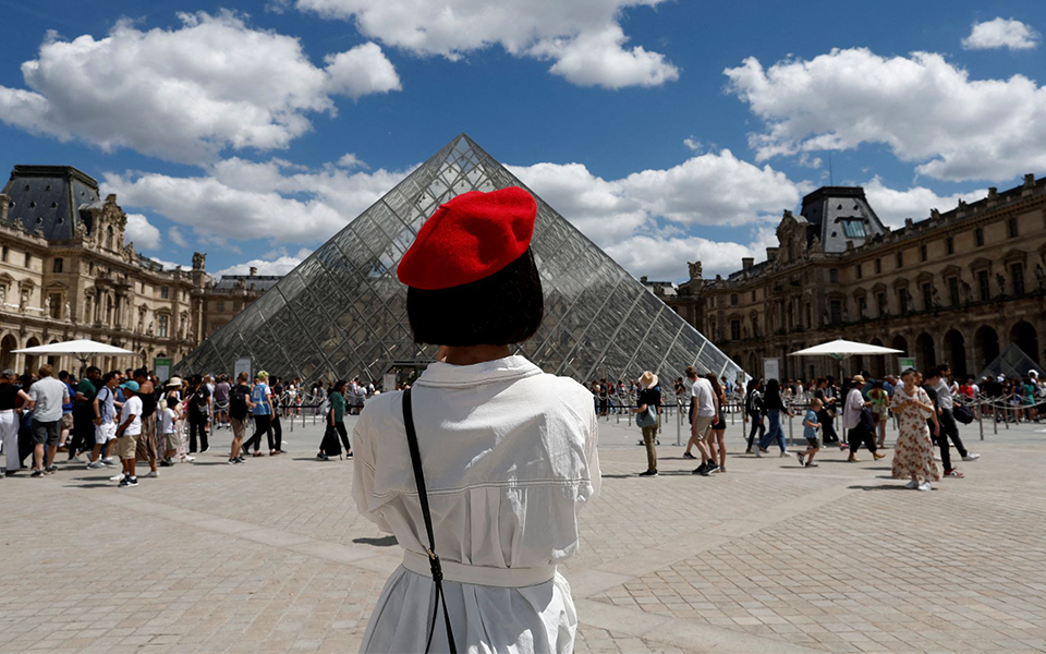 Onde vão os portugueses aproveitar os feriados? Paris lidera lista de favoritos