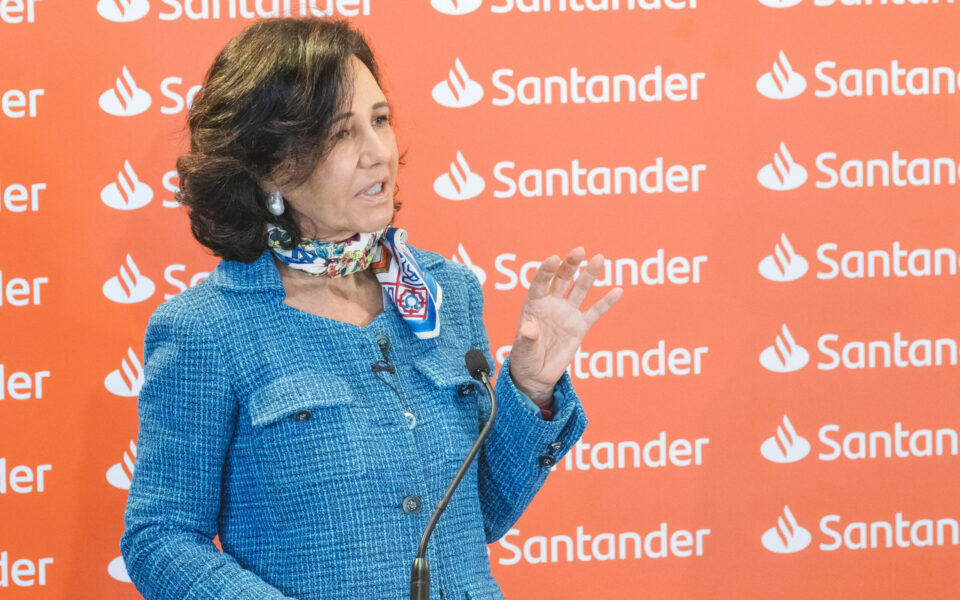 Santander aumenta prémios à gestão do banco de investimento