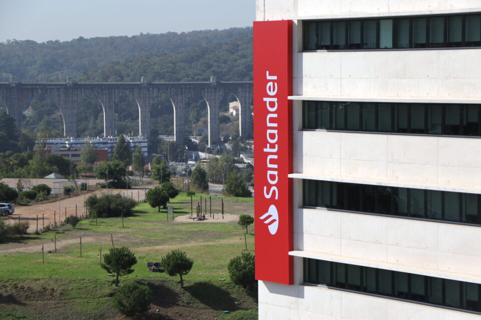 Startups portuguesas Expresstec e Fibersight vencem concurso do Santander