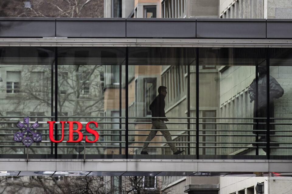 UBS constitui provisão para conversão de quase cinco mil milhões de dívida AT1 em ações