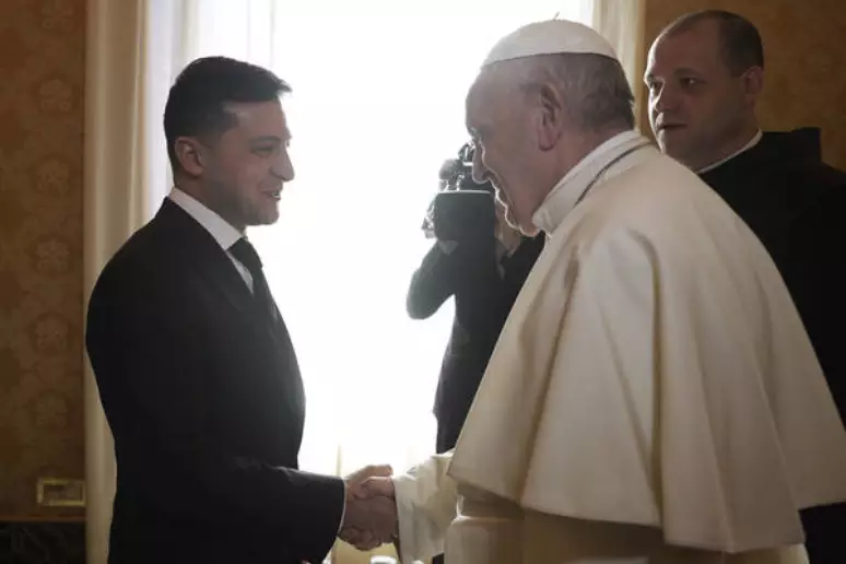 Papa Francisco e Zelensky em modo resistência e Gaza no foco. Conheça as escolhas internacionais dos leitores do JE