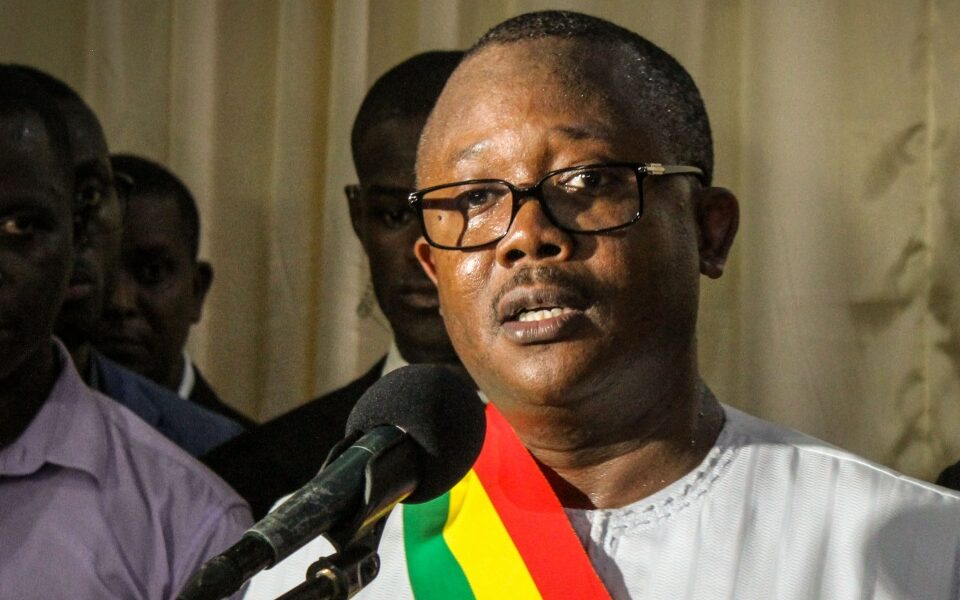 El presidente de Guinea-Bissau vuelve a hundir al país en una profunda crisis política