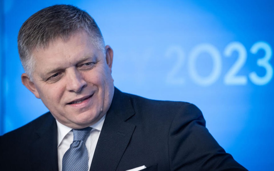 Estado de Robert Fico é “extremamente grave”, diz ministro da Defesa