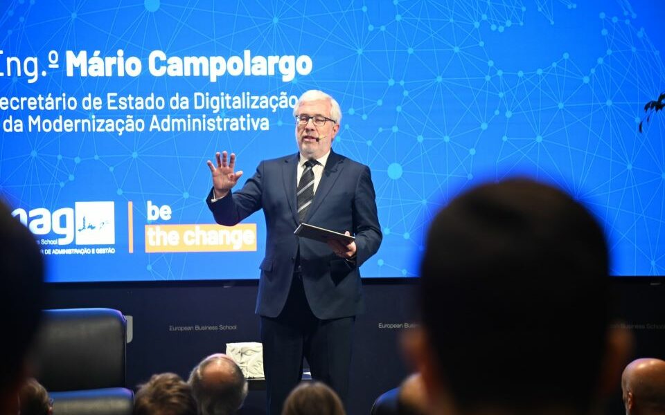 Secretário de Estado da Digitalização alerta para “risco pernicioso de utilização maciça da IA” sem literacia digital