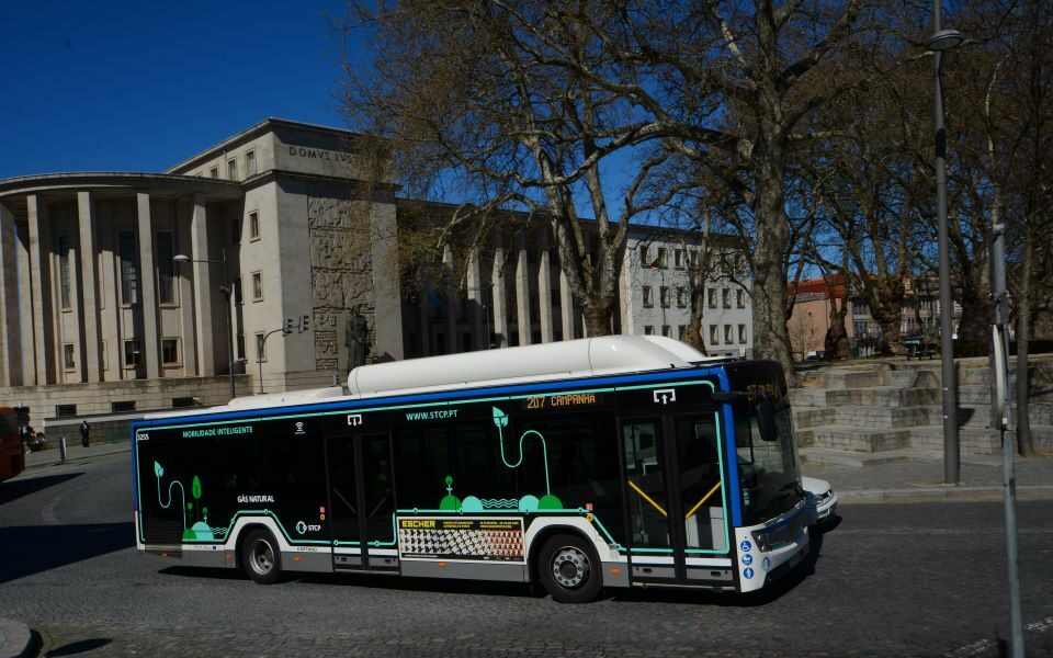 Transportes do Porto procuram anunciantes para mais de 400 autocarros