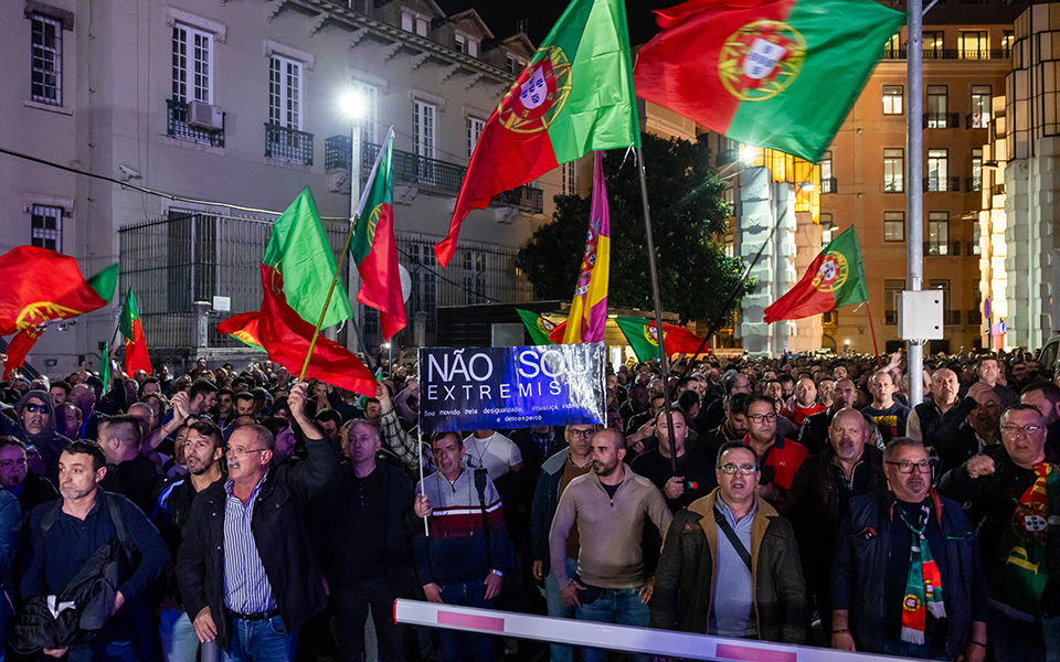 PSP abre inquérito interno sobre protesto de polícias junto ao cineteatro Capitólio