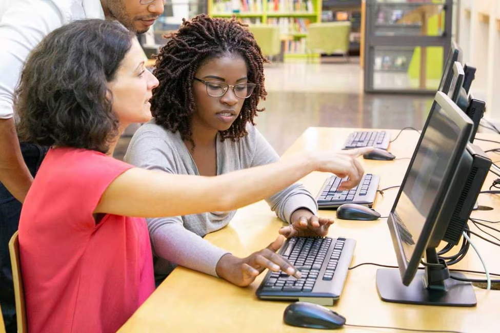 Portugal carece de programas escolares para pôr mais mulheres nas tecnologias e matemáticas 