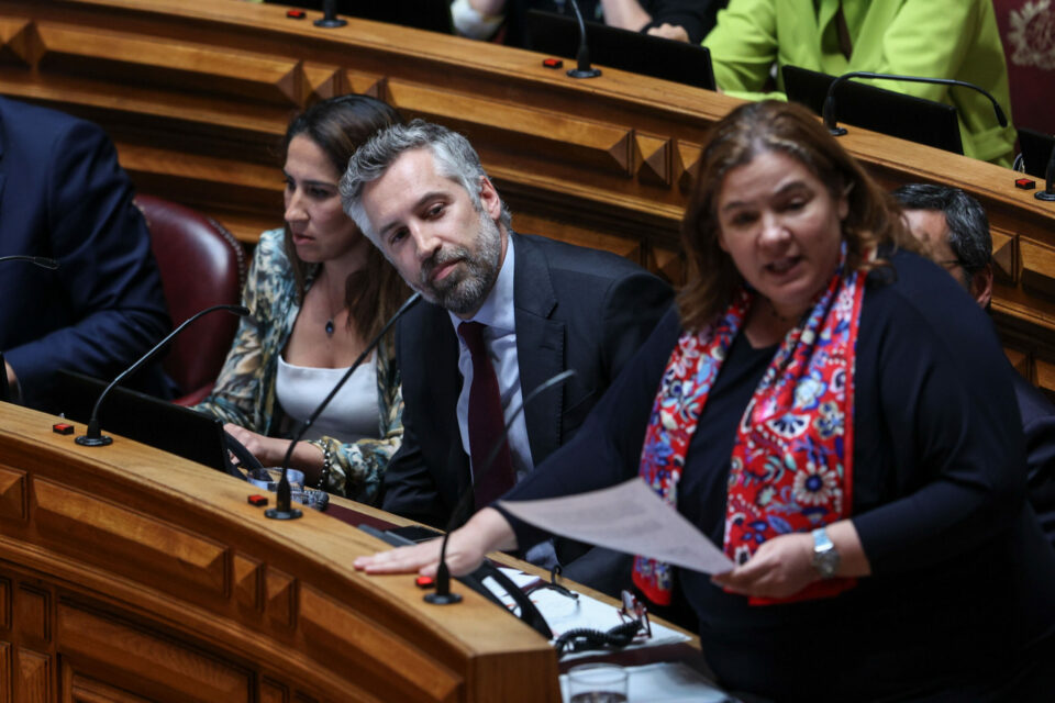 “PS está a fazer o seu trabalho”. Pedro Nuno acusa PSD de se preparar para “não cumprir promessas eleitorais”
