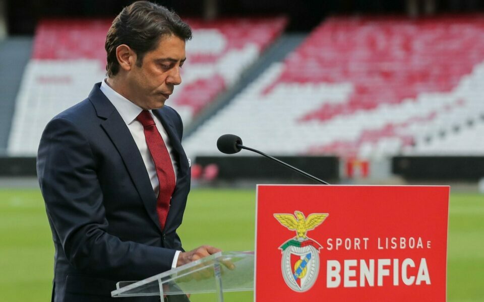 AG do Benfica interrompida será retomada “oportunamente” dentro de 30 dias