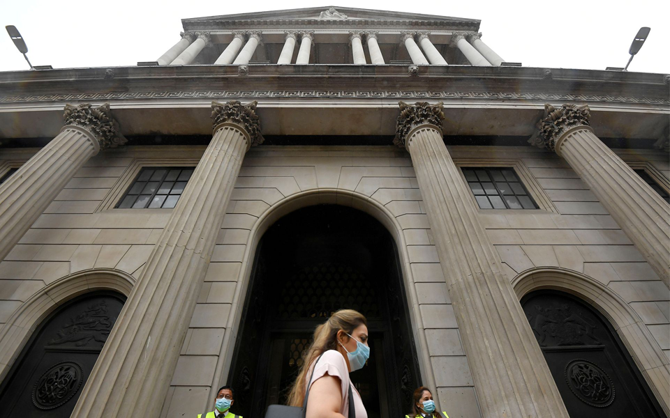 Banco de Inglaterra mantém juros em 5% face a inflação em alta