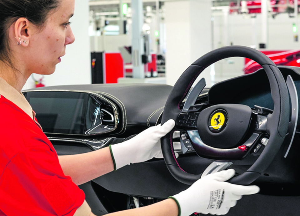 Ferrari ‘goes electric’ mas não deixa a combustão interna